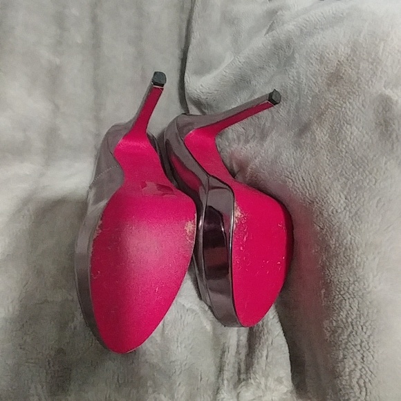 Shoes - Picture 3 of 4